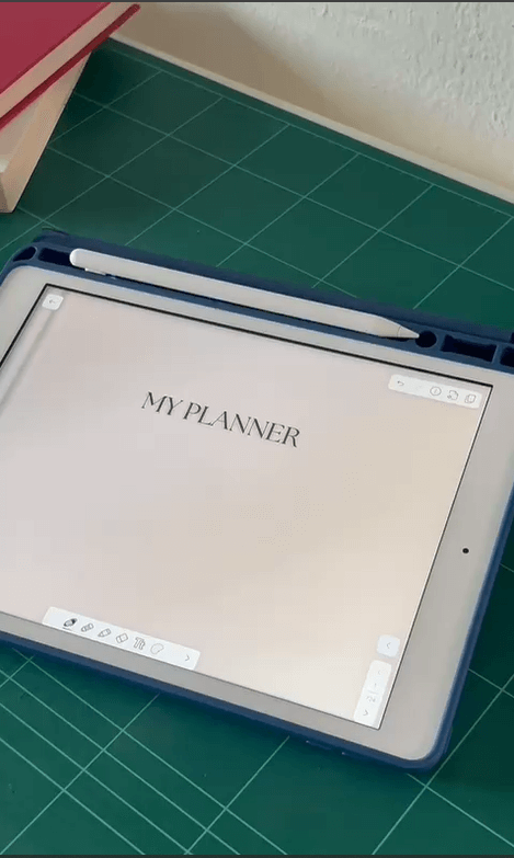 PLANNER MENSIL displayed on a tablet with a stylus, ideal for organizing your life efficiently.